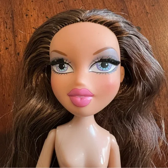 Bratz Yasmin Doll 2001 - Picture 3 of 4